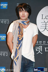 组图：韩星黄新惠等亮相《Let美人2》发布会