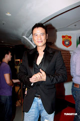 幻灯图：《岁月神偷》获水晶熊奖 吴君如称实至名归