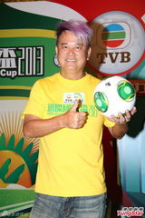 组图：陈百祥愿免费主持世界杯 力挺好友曾志伟