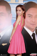 组图：张智霖吴卓羲现身《冲上云霄2》收视庆功