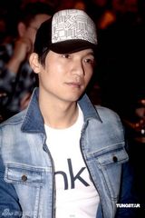 幻灯图：高晓松力证婚姻无恙 音乐活动大秀婚戒