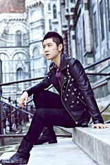 组图：任重帅气写真展绅士品格