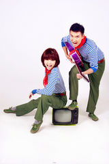 组图：《首付》张铎傻笑卖萌上演“年代秀”