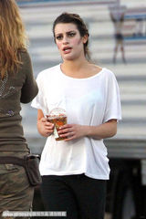 组图：《欢乐合唱团》探班 主演僵尸妆备唱“颤栗”