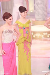 组图：2012港姐竞选现场 10位佳丽礼服亮相