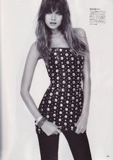 幻灯图集：澳大利亚超模阿比丽登日本《VOGUE》