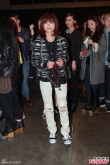 组图：周秀娜穿太空服被吊起 花心前男友遭炮轰