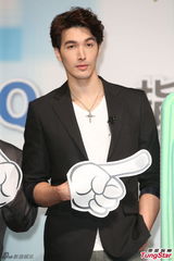 组图：锦荣避谈和蔡依林结婚话题 称等37岁再说