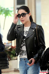 组图：顾长卫携子为蒋雯丽话剧捧场 关悦挺师姐