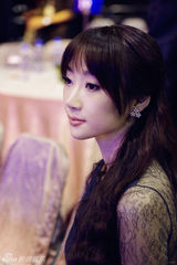 组图：万象影后爱新觉罗-启星华鼎奖秀唯美长发