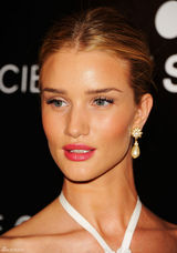 高清图：杰森-斯坦森新片首映 女友惠特莉助阵