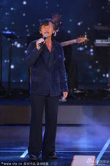 组图：第33届金像奖 林子祥献唱经典老歌
