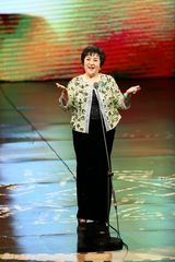 组图：甄珍获金马终身成就奖贵气逼人