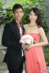 组图：天心揽壮男秀34D胸器 光棍节欲“脱光”