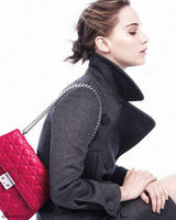 组图：劳伦斯拍大片 面容精致气质典雅大方