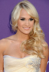 高清组图：凯莉-安德伍德裸色抹胸礼服性感亮相