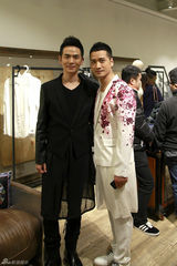 组图：何晟铭胡杏儿秀场偶遇 姚星彤性感俏丽