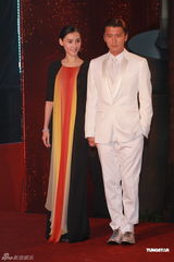 组图：谢霆锋张柏芝夫妇携手现身红毯秀恩爱