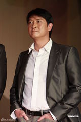 组图：嫩模周秀娜连演惊悚片 盼转型看重内地发展