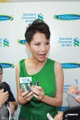 组图：蔡少芬产后瘦身成功 赞老公更懂照顾女儿