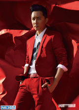 组图：韩庚猩红写真野性魅力 斗狠眼神桀骜气质