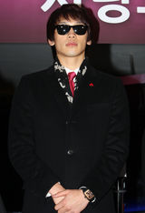 高清组图：宋承宪崔智友rain等出席乐天纪念仪式