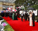 高清组图：乔治-克鲁尼携女友 深情款款甜蜜互望