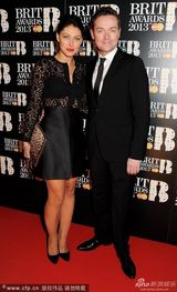 组图：2013全英音乐奖男星帅气亮相红毯