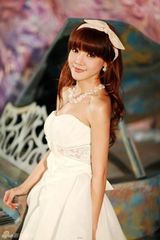 组图：邓家佳《爱3》曝新娘写真 俏皮不失典雅