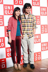 组图：陈柏霖携手陈意涵亮相代言清新时尚