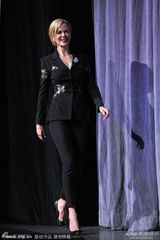 组图：《铁路劳工》首映 妮可基德曼微露乳沟