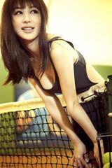 组图：李菲儿化身网球女郎 清新混搭活力四射
