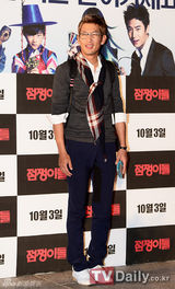 组图：《绅士》重聚韩片《占卜师》首映式