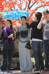 高清图：《全球热恋》探班 Baby与井柏然拍吻戏