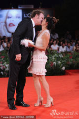 组图：《杀戮》威尼斯首映 温丝莱特雍容大气