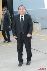 组图：方逸华跪拜邵逸夫 刘德华张学友致祭