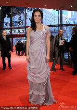 幻灯图集：电影《蜂蜜》首映 女主演Tuelin性感高贵