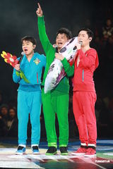 组图：福禄寿开唱大牌嘉宾云集 薛家燕上演校服诱惑