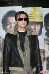 组图：谢霆锋否认豪宅赠前妻 新年与两子聚天伦