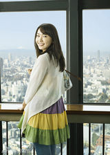 组图：日星新垣结衣地铁海报 展现甜美可爱微笑