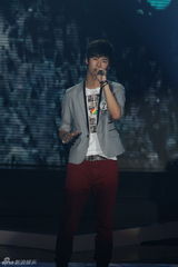 幻灯组图：快男突围赛第五场 “回锅肉”惊险晋级