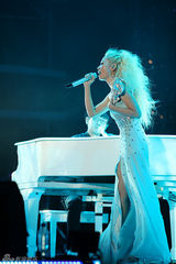 高清组图：张靓颖成都开唱艳光四射