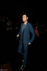 冯绍峰彭于晏巴黎秀场PK 时尚型男别样性感(图)