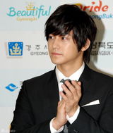 高清组图：金范任韩流宣传大使 委任式亮招牌笑容