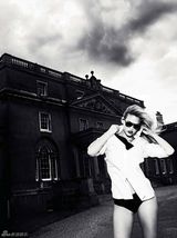 组图：芭儿-莱法利杂志大片性感野性 纤腰翘臀诱人