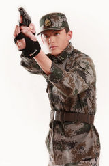 组图：《麻辣女兵》首曝定妆照 90后新兵持枪亮相