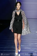 组图：玄英裴瑟琪等众星盛装出席 助阵时装秀