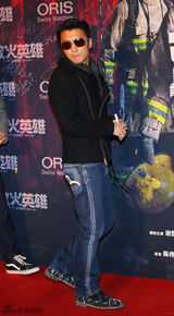 组图：《救火英雄》余文乐劫财谢霆锋