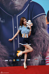 组图：叶熙祺清新俏皮亮相活动 小露蛮腰秀美腿