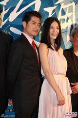 组图：杨采妮《圣诞玫瑰》首映 郭富城耍宝